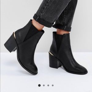 heeled Chelsea boots